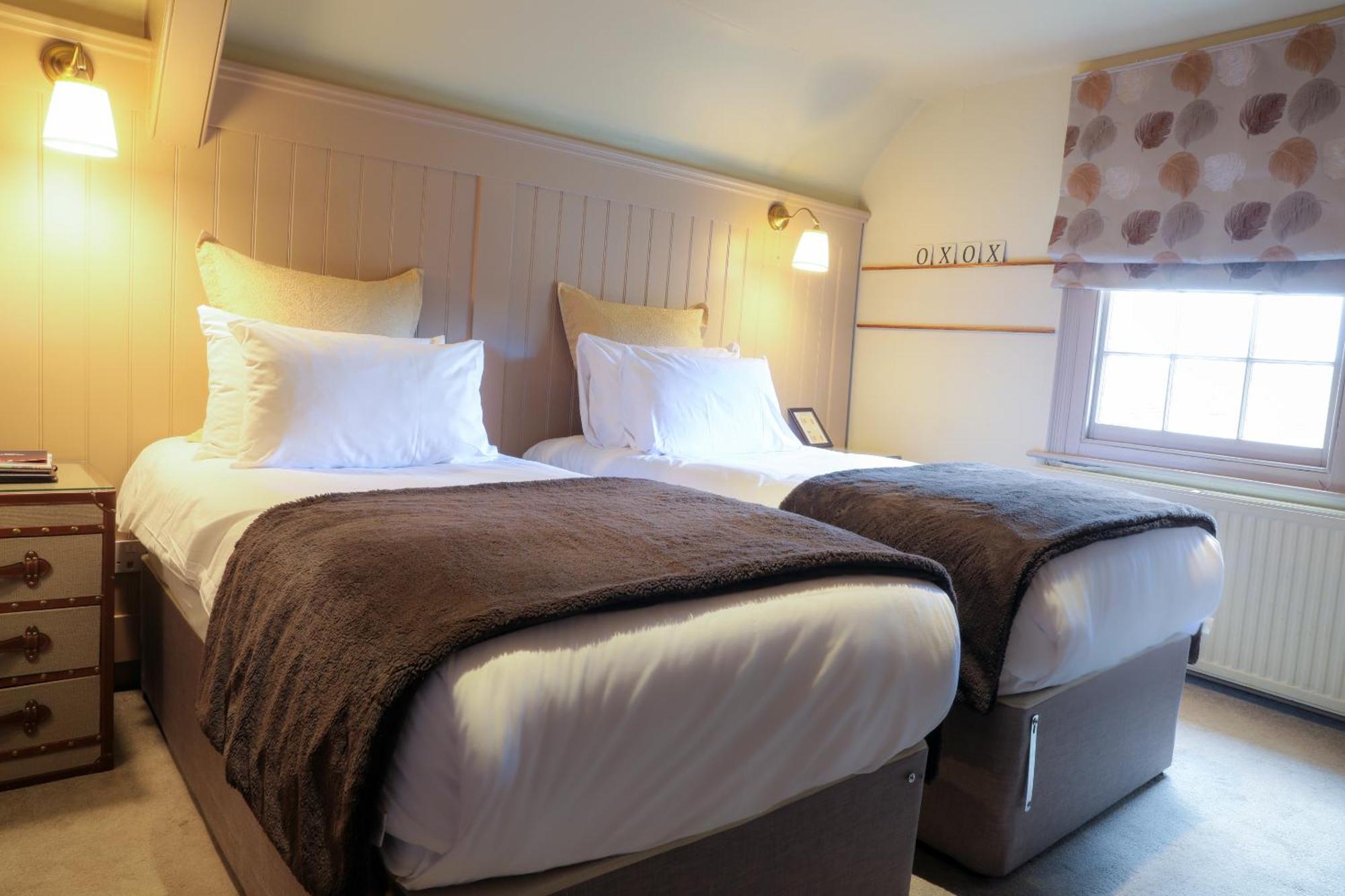The Kingsbury 7Even 8Ight Bed & Breakfast Marlborough Room photo