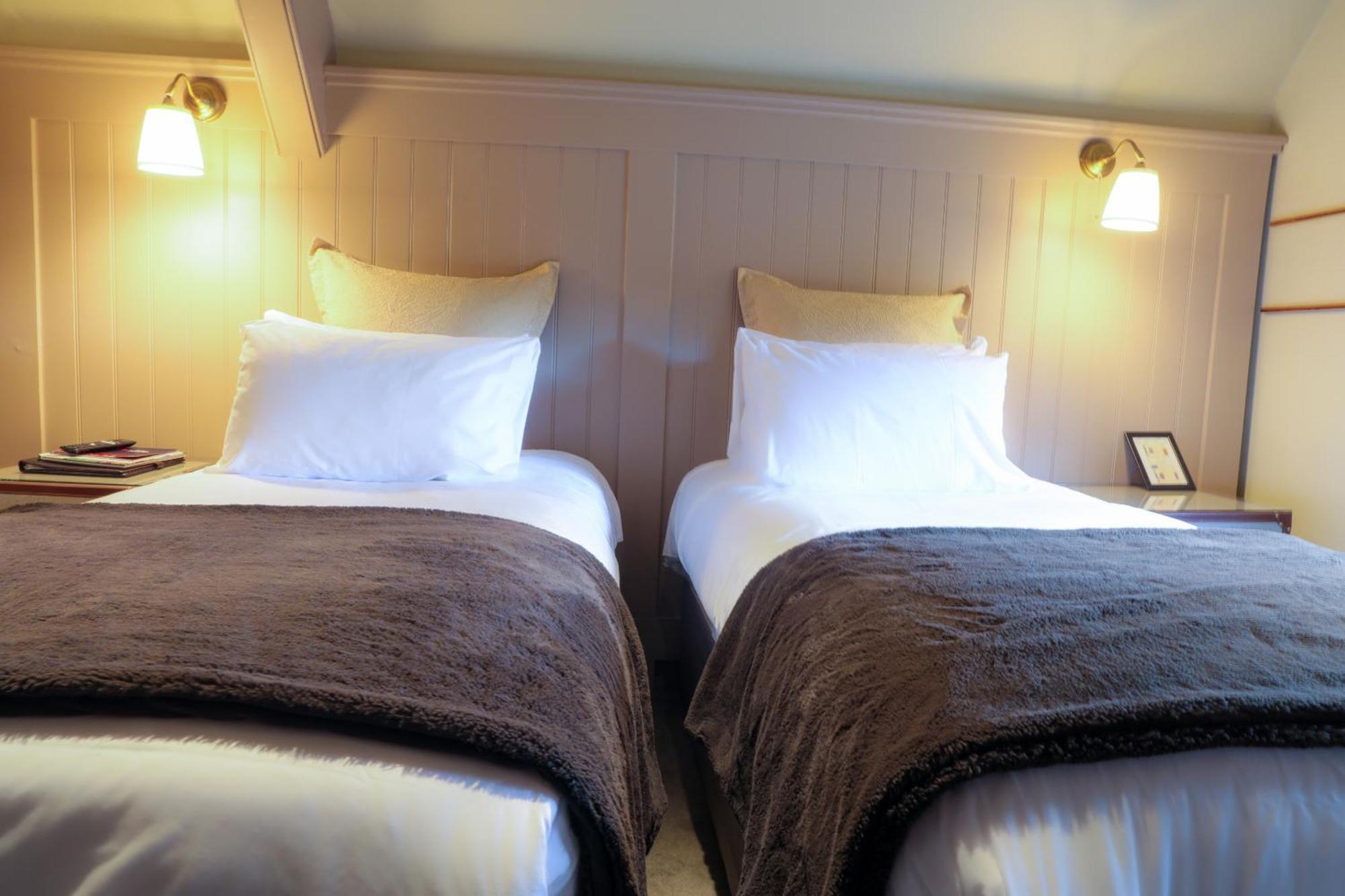 The Kingsbury 7Even 8Ight Bed & Breakfast Marlborough Room photo