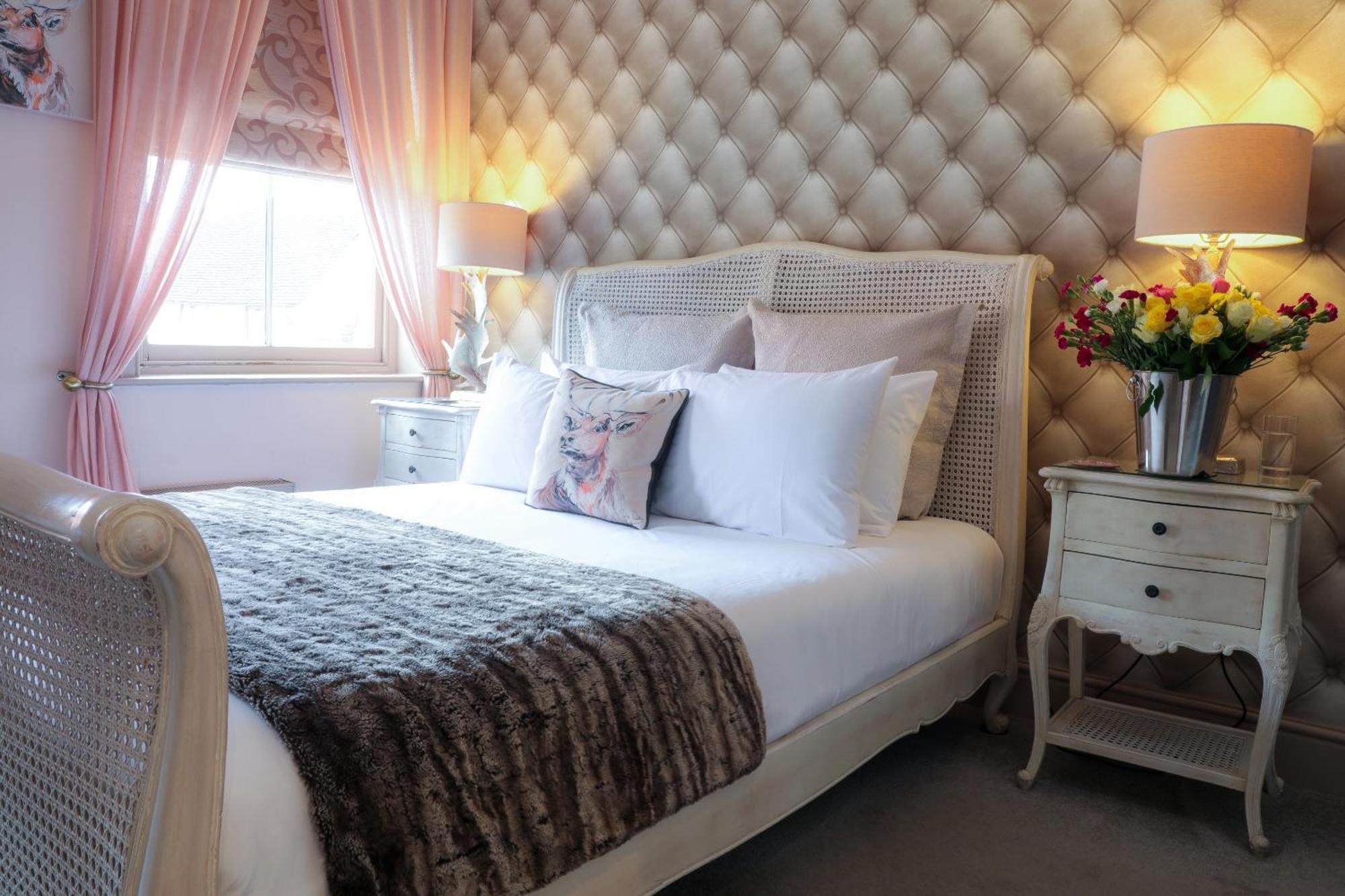 The Kingsbury 7Even 8Ight Bed & Breakfast Marlborough Room photo