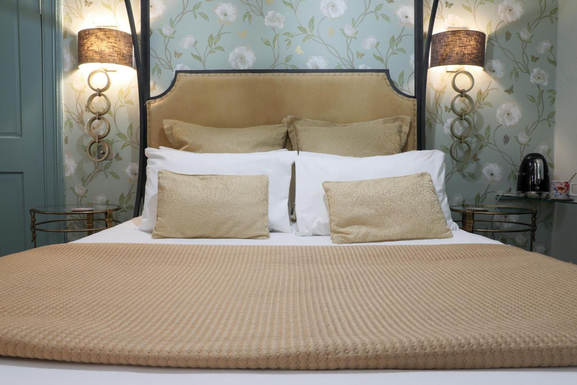 The Kingsbury 7Even 8Ight Bed & Breakfast Marlborough Room photo