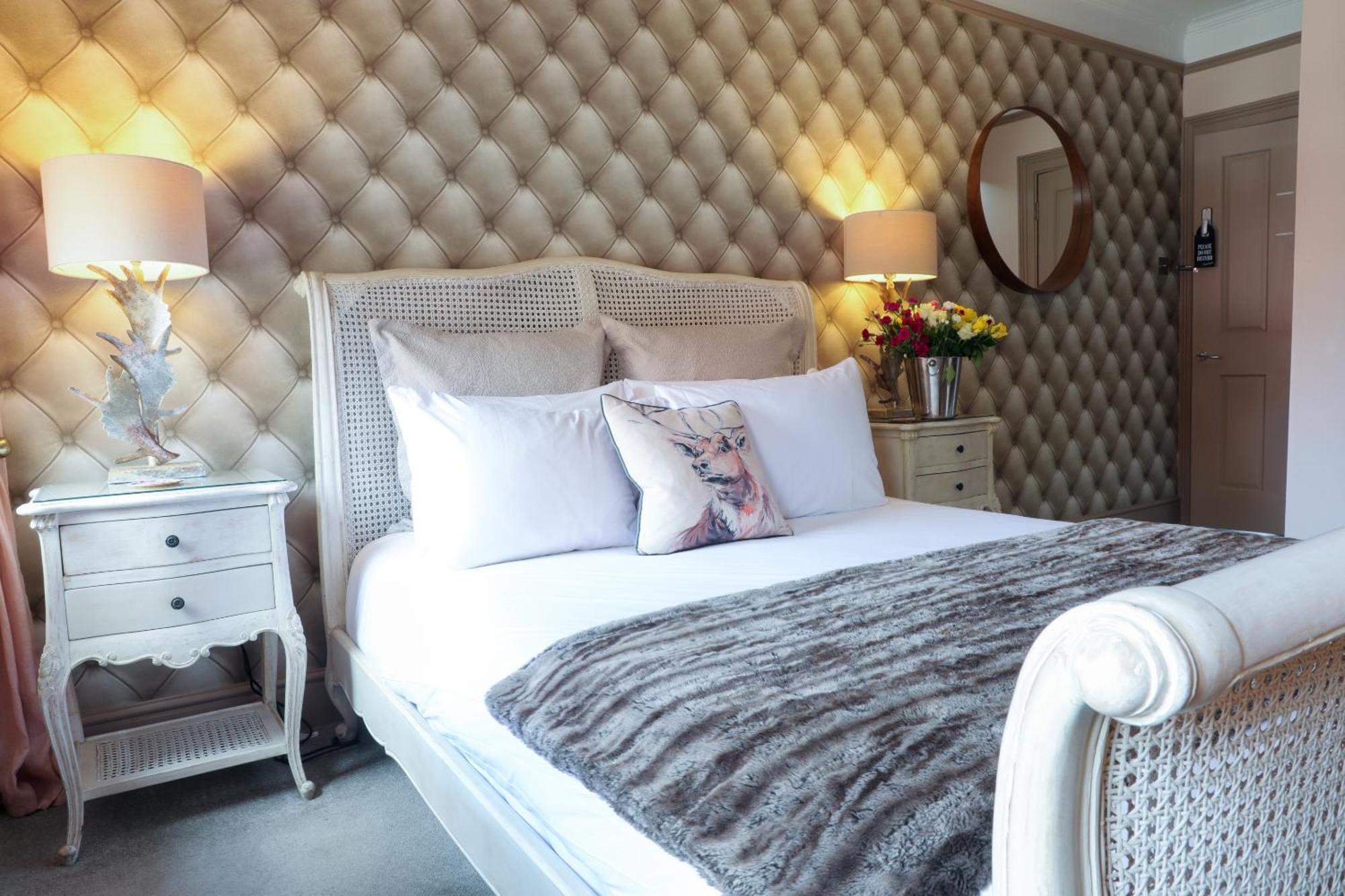The Kingsbury 7Even 8Ight Bed & Breakfast Marlborough Room photo
