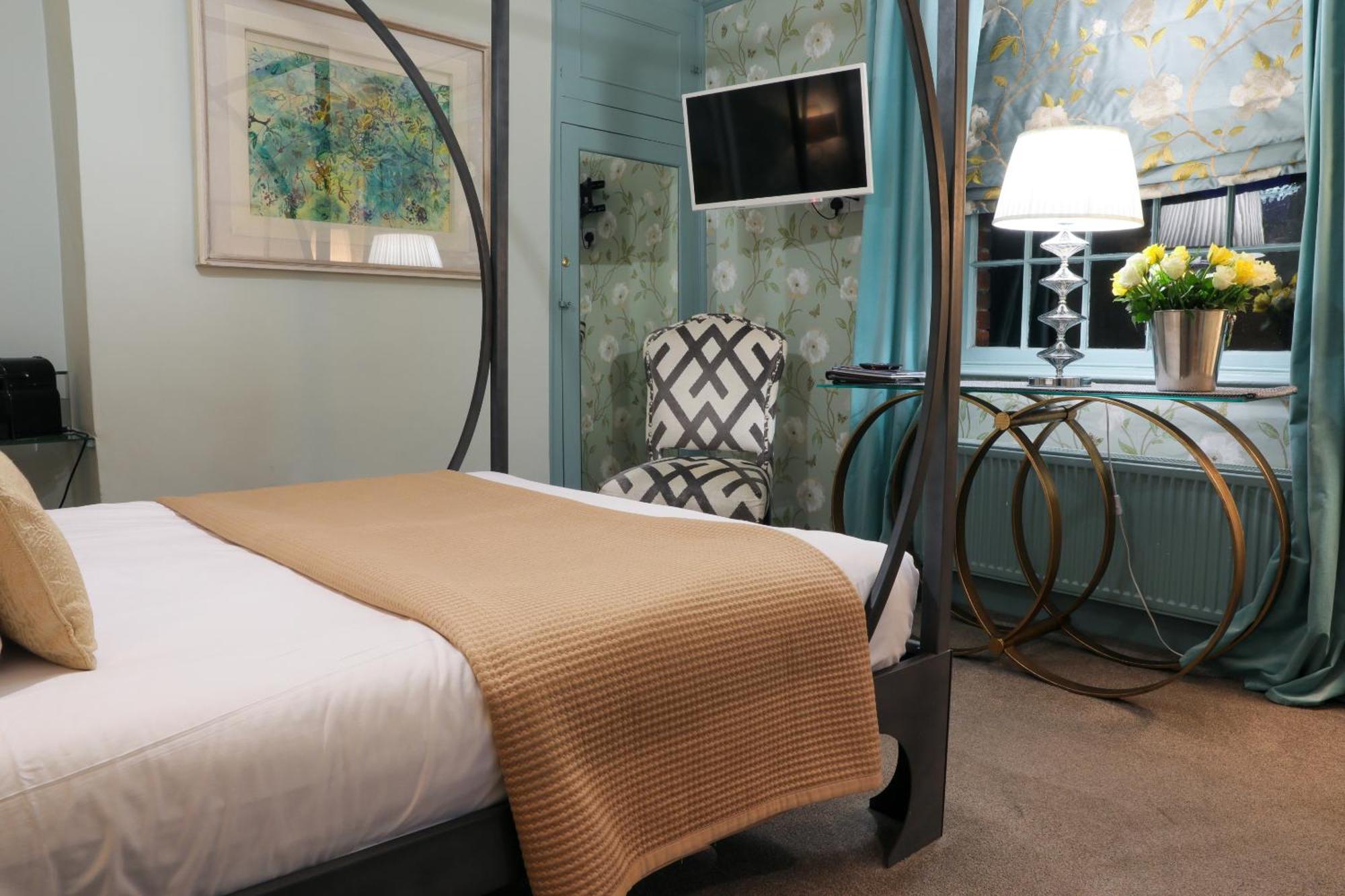 The Kingsbury 7Even 8Ight Bed & Breakfast Marlborough Room photo
