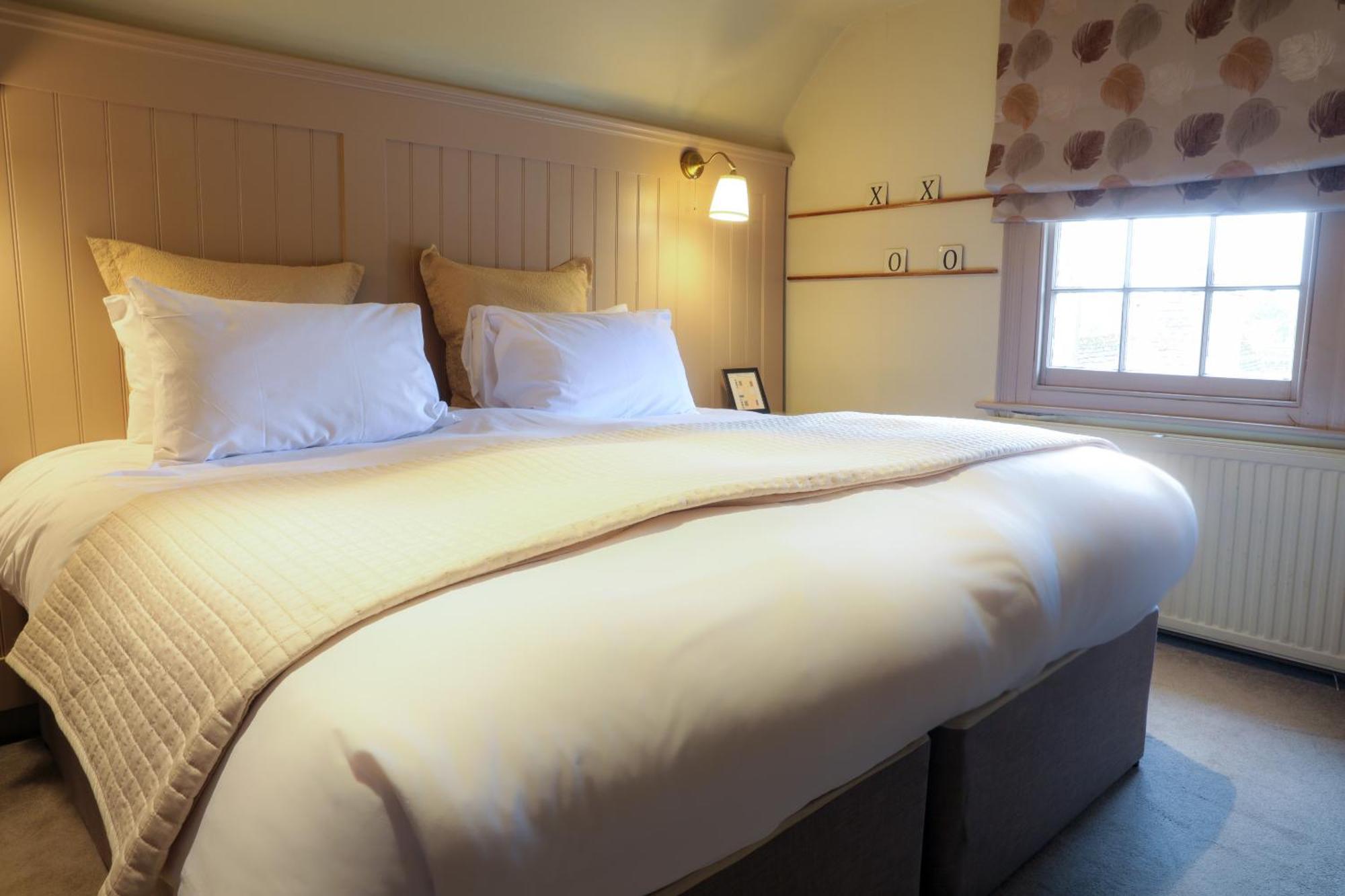The Kingsbury 7Even 8Ight Bed & Breakfast Marlborough Room photo